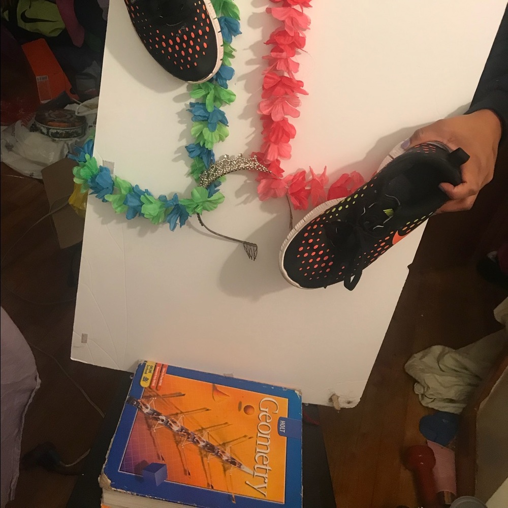 Nike shoes - Picture 2 of 6